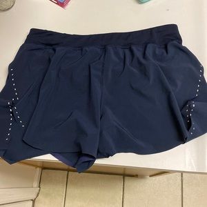 NWOT Navy Find Your Pace HR Shorts 3”